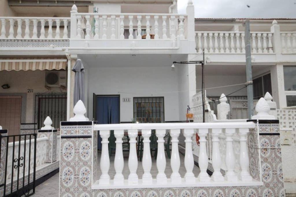 Bungalov u Růžové laguny Torrevieja Esterno foto